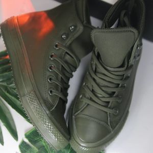 Converse Chuck Taylor All Star Military Green Leather size 5 womens/3mens 000858